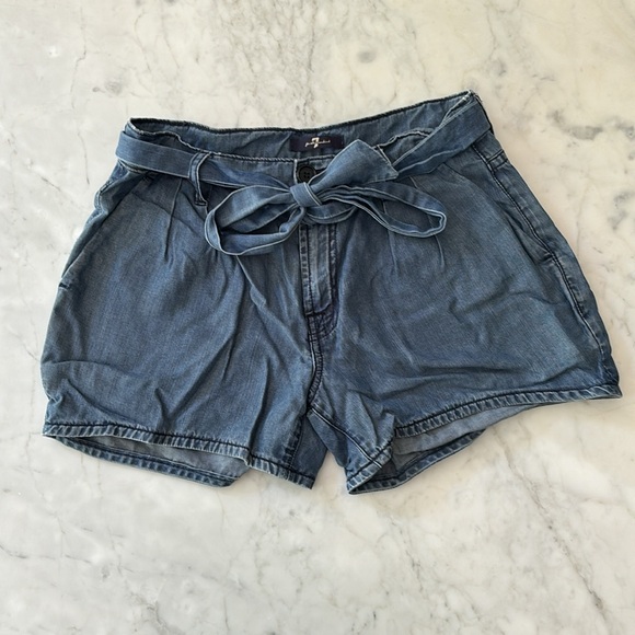 7 FOR ALL MANKIND Pleated Lyocell Shorts Size 27 - Picture 2 of 6